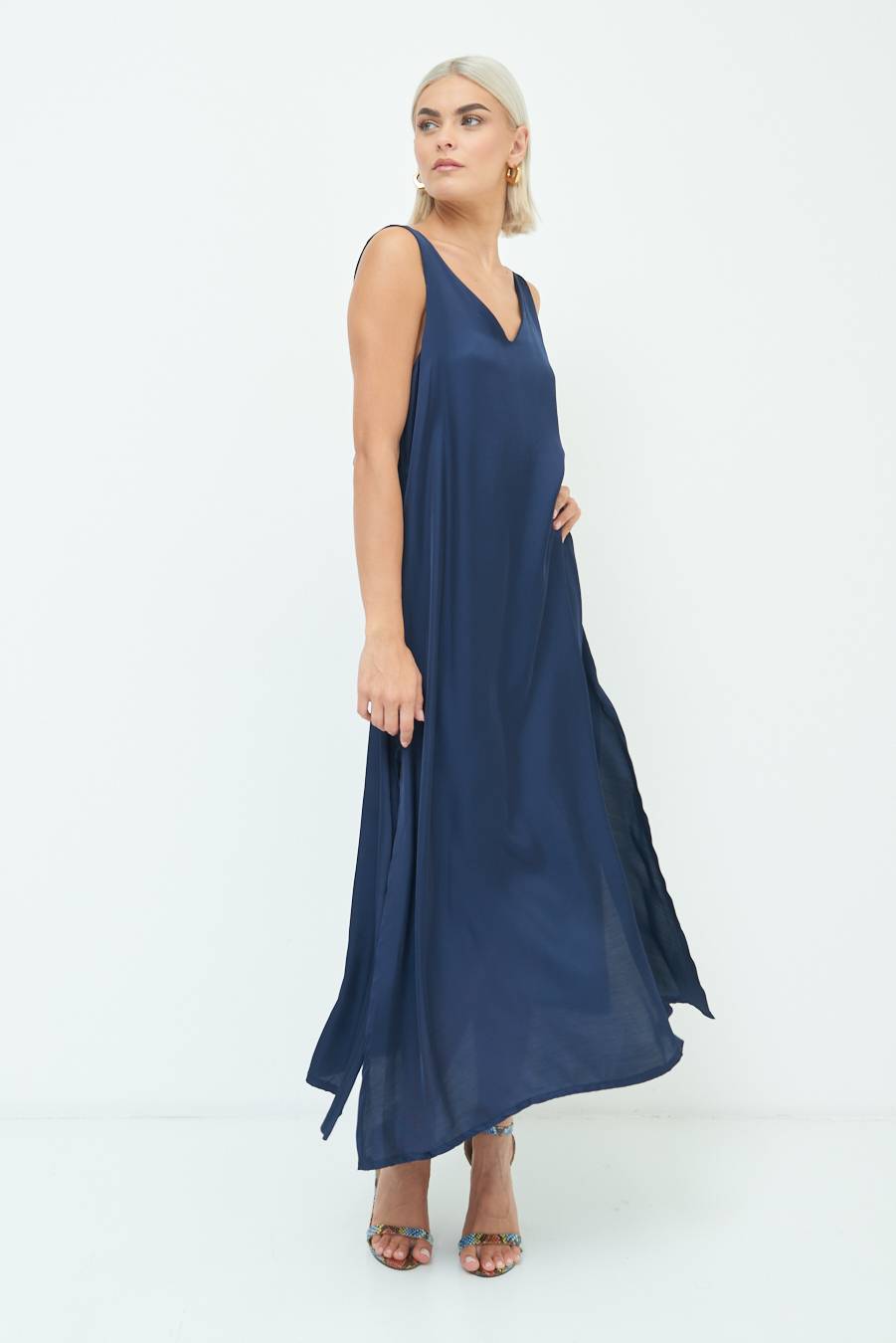 Kikisix ABITO LUNGO SMANICATO CON SPACCHI BLU In Saldo