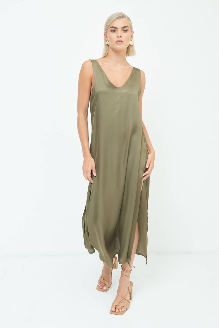 Kikisix ABITO LUNGO SMANICATO CON SPACCHI VERDE MILITARE Moda