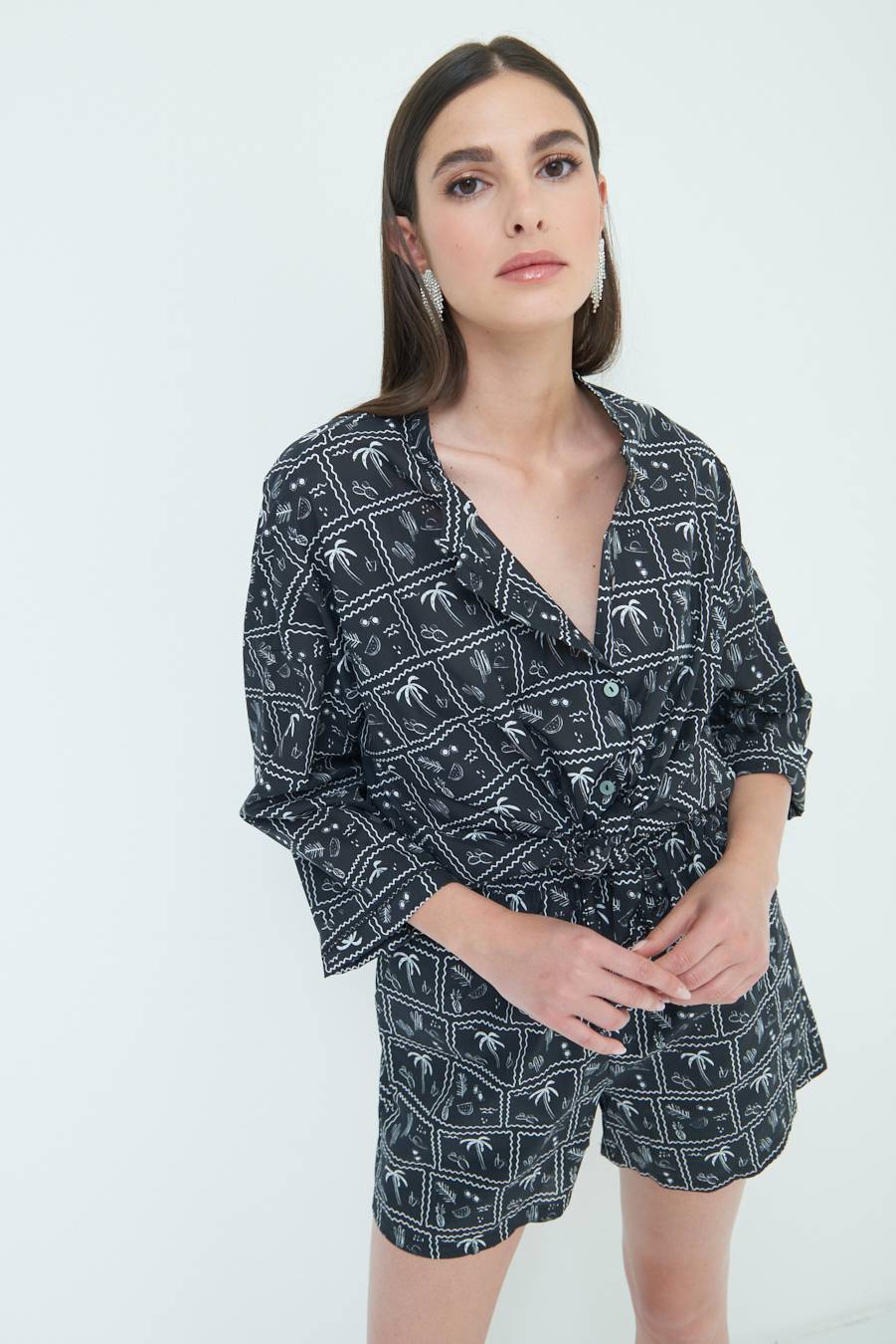 Kikisix CAMICIA CON NODO STAMPA PALME NERO Saldi