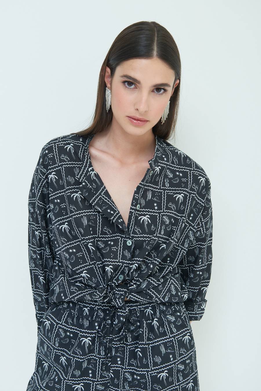 Kikisix CAMICIA CON NODO STAMPA PALME NERO Saldi