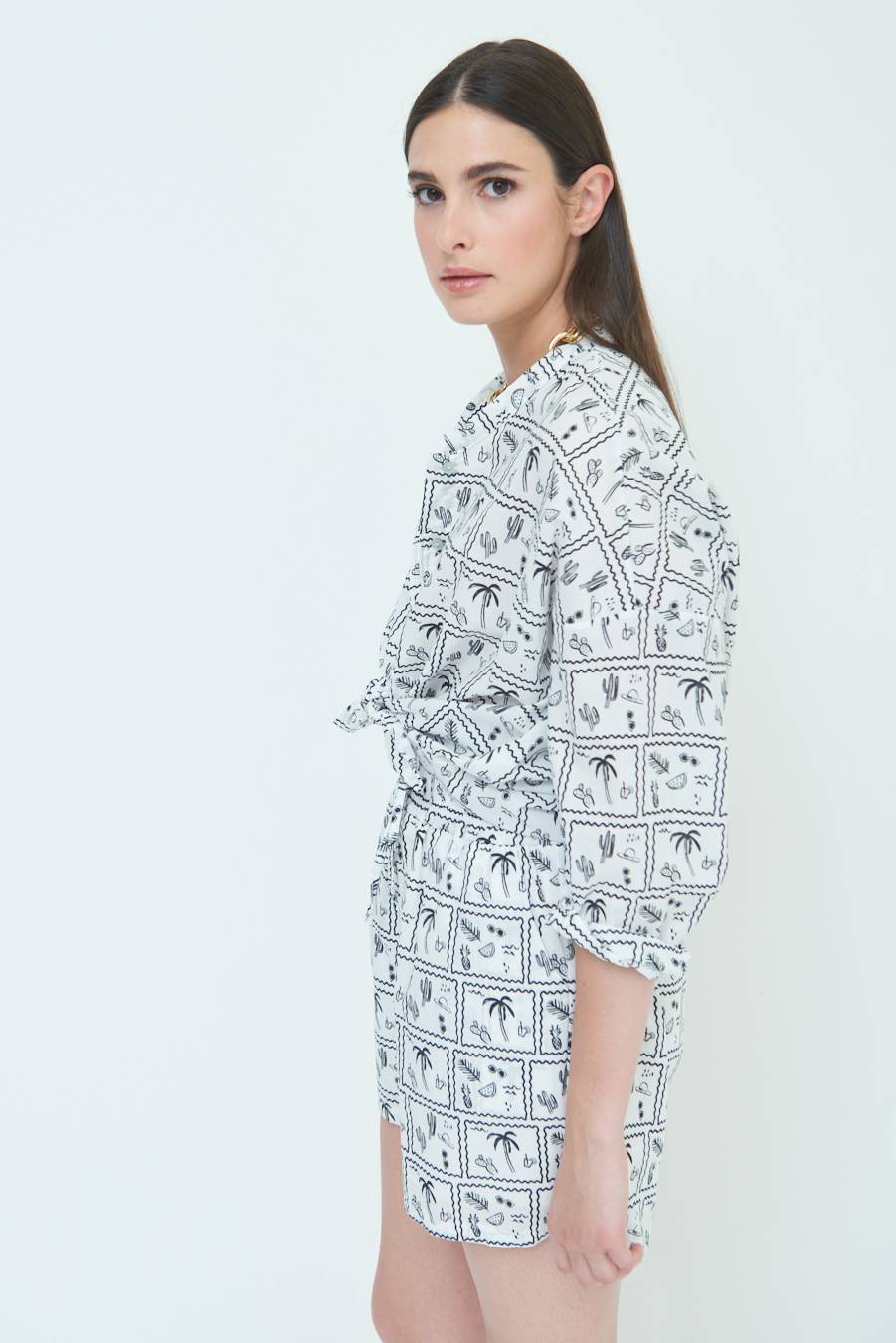 Kikisix CAMICIA CON NODO STAMPAPALME BIANCO Offerte