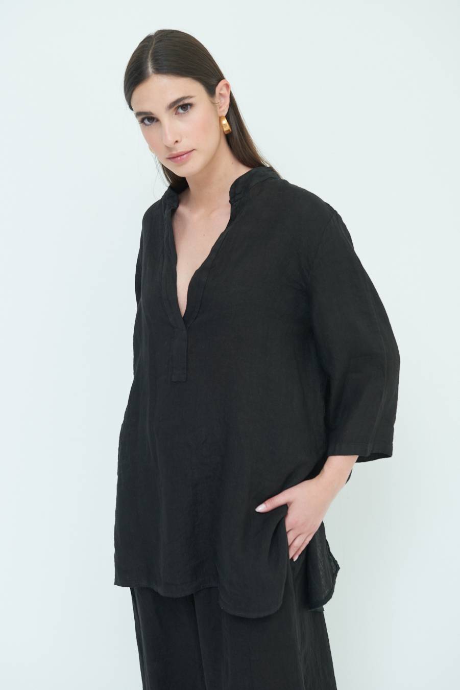 Kikisix CAMICIA COLLO COREANA OVERSIZE CON SPACCHI NERO Vendite Flash