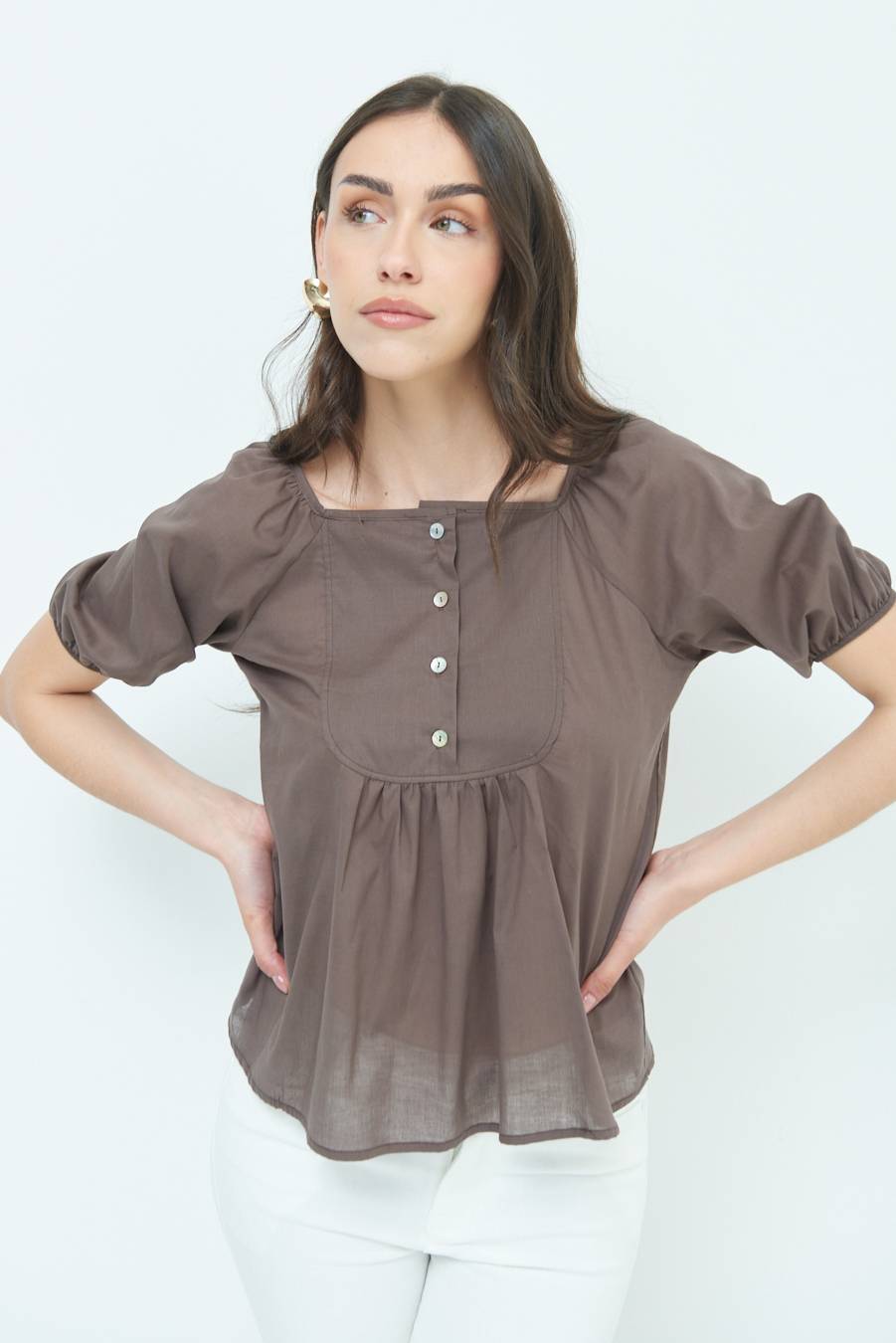 Kikisix CAMICIA CON BOTTONCINI DAV. COTONE COFFEE Offerta temporanea