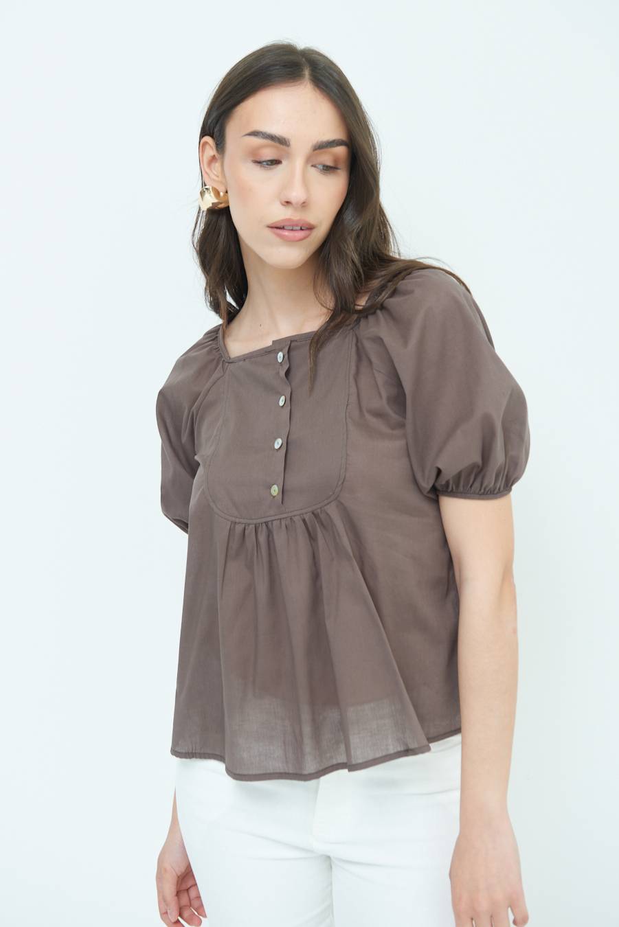 Kikisix CAMICIA CON BOTTONCINI DAV. COTONE COFFEE Offerta temporanea