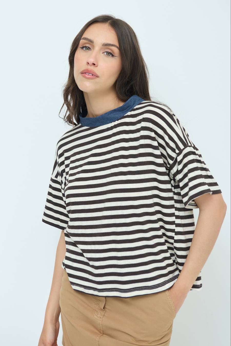Kikisix T-SHIRT OVER RIGA CON FIOCCHI VISCOSA/LINO MORO Acquista Ora