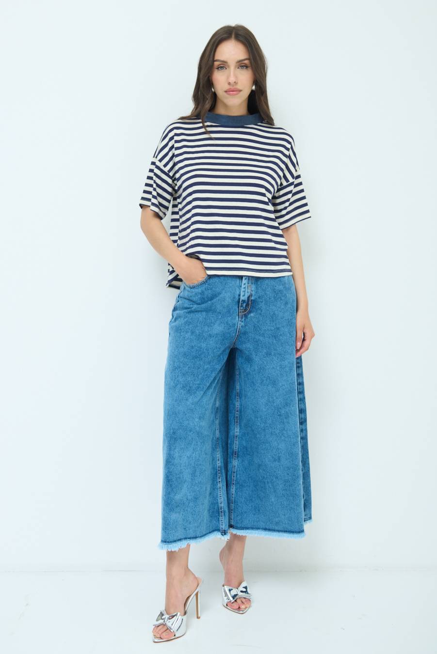 Kikisix T-SHIRT OVER RIGA CON FIOCCHI VISCOSA/LINO BLU Consegna Veloce