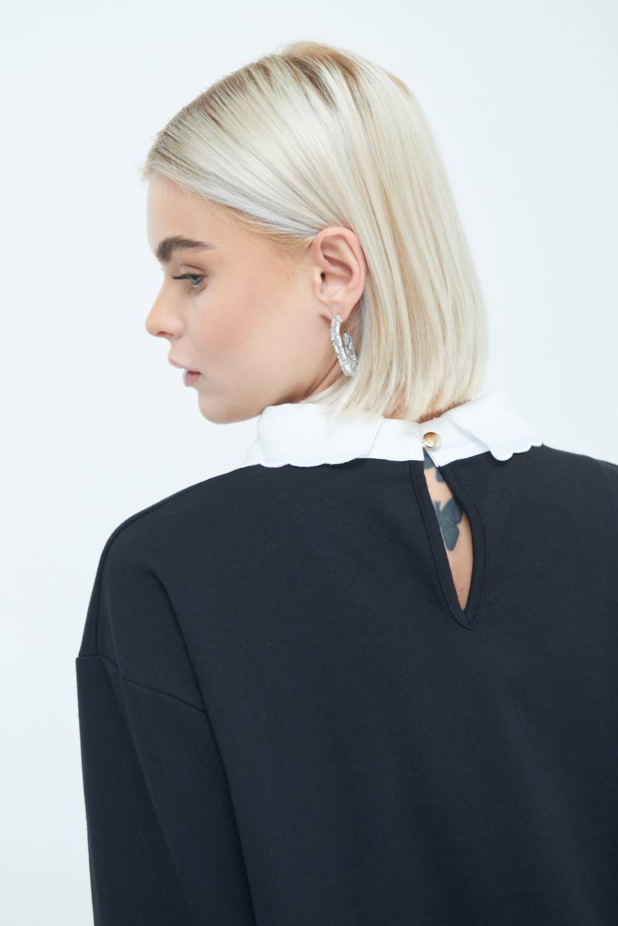 Kikisix FELPA CON COLLETTO CON STRASS NERO Sottocosto