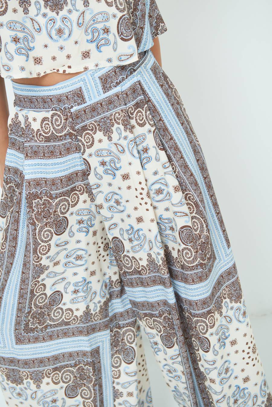 Kikisix PANTA PALAZZO CON PINCE STAMPA BIANCO Sconto