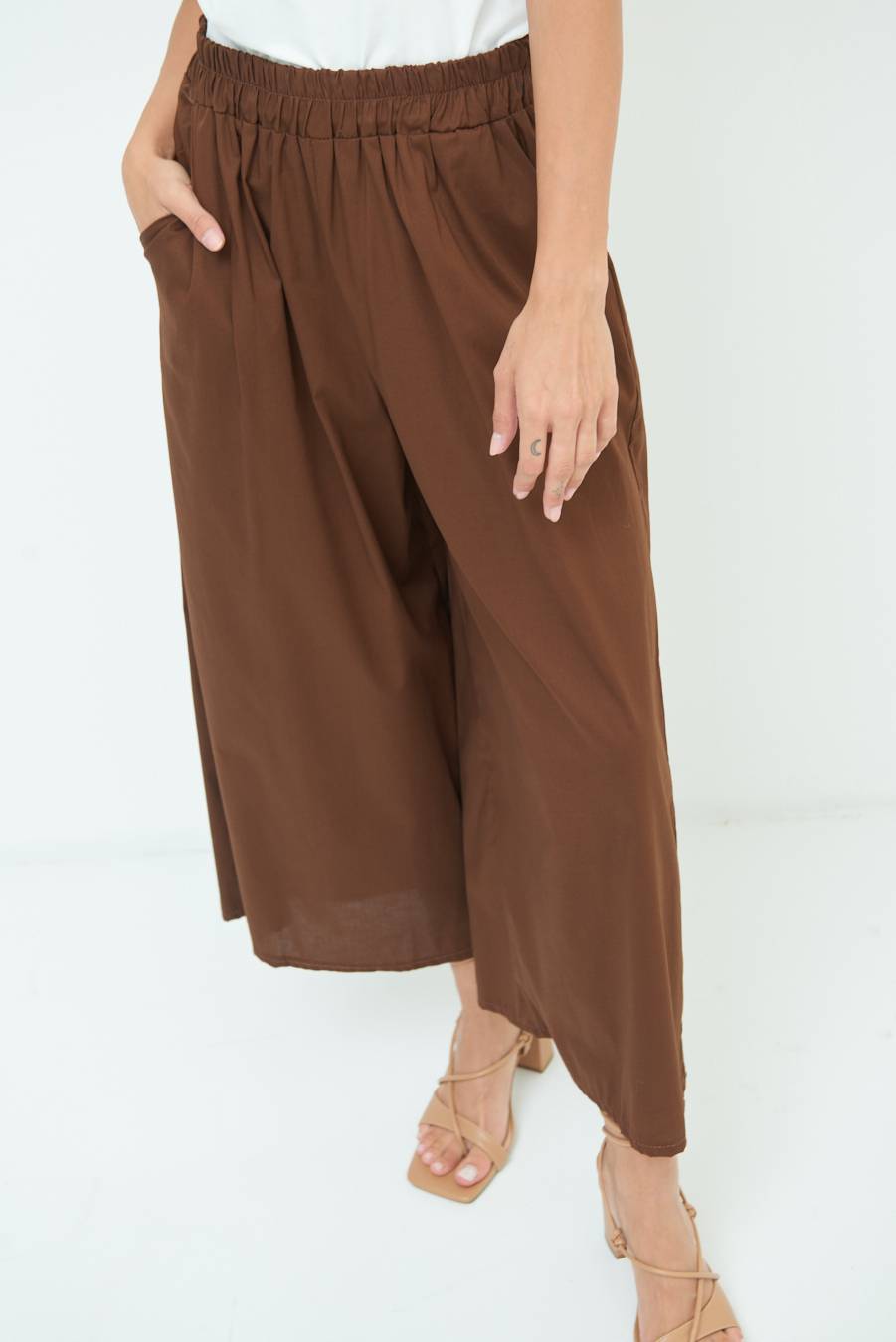 Kikisix PANTALONE CROP ELASTICO UNITO CIOCCOLATO Offerte