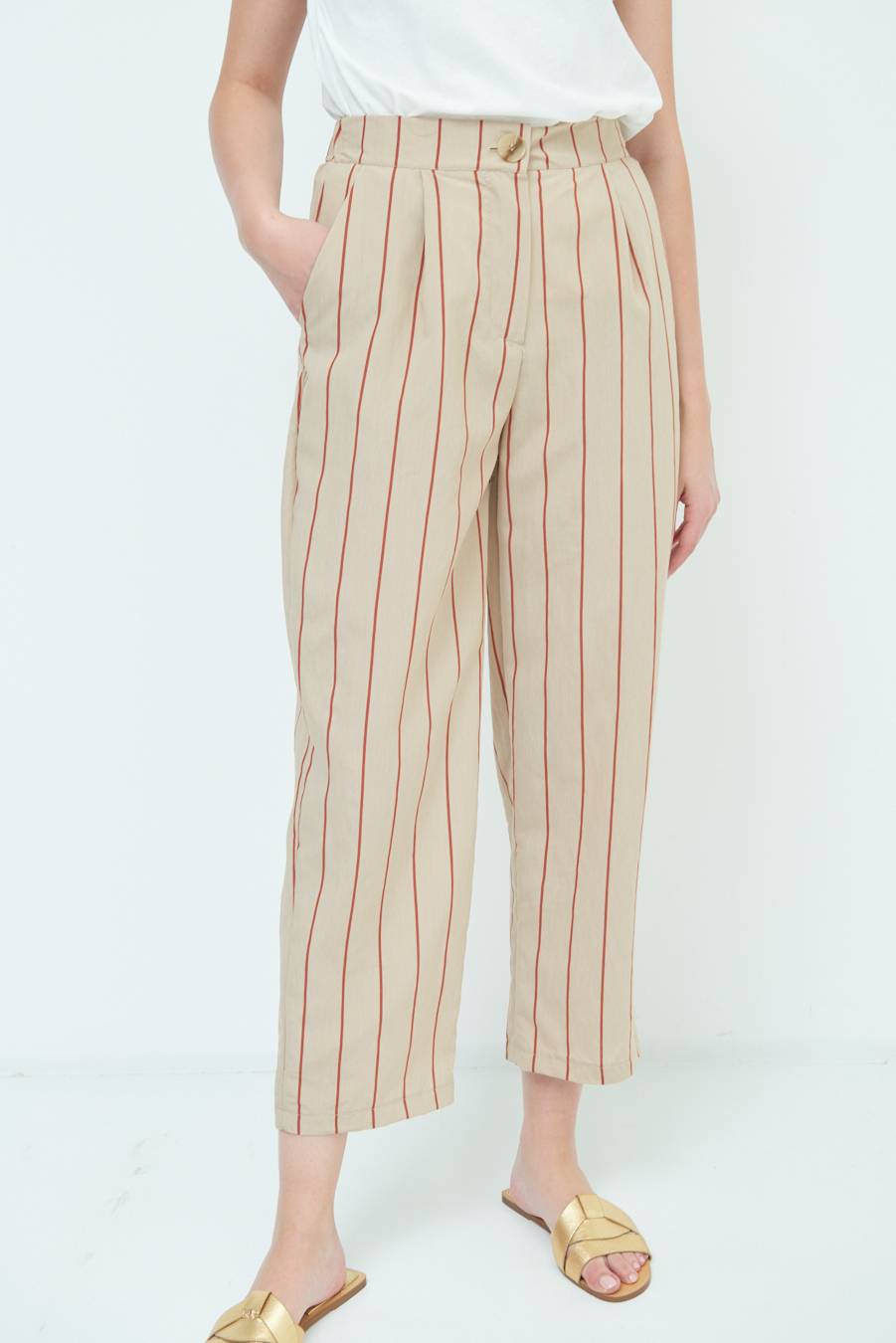 Kikisix PANTALONE CARROT CON PINCE BEIGE Saldi Di Fabbrica