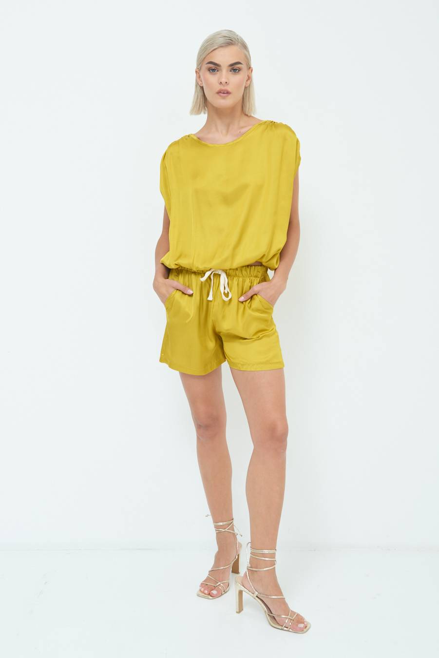 Kikisix SHORTS RASO CON LACCIO CONTRASTO SENAPE Spedizione Gratuita