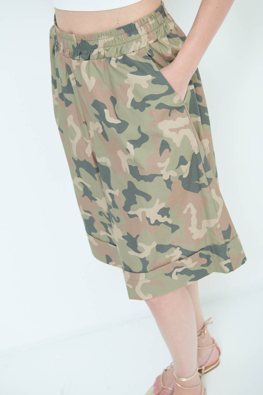 Kikisix BERMUDA CON BALZA CAMOUFLAGE VERDE MILITARE Sottocosto
