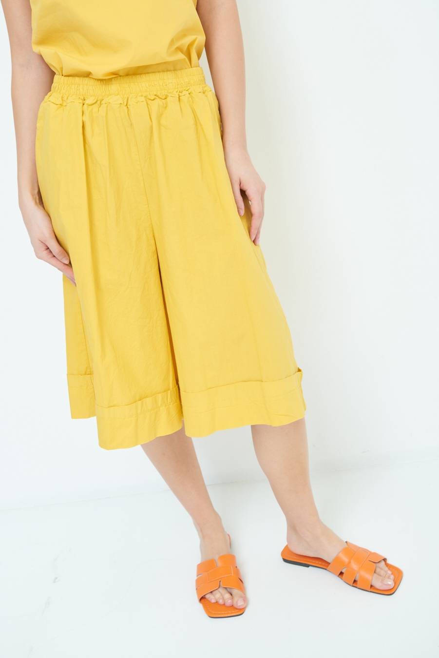 Kikisix PANTALONE CROP CON RISVOLTO SENAPE Offerta
