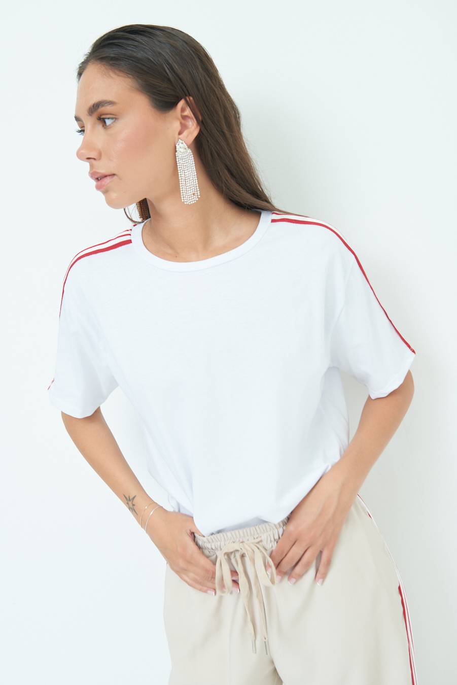 Kikisix T-SHIRT OVER CON COSTINA ROSSO Offerte