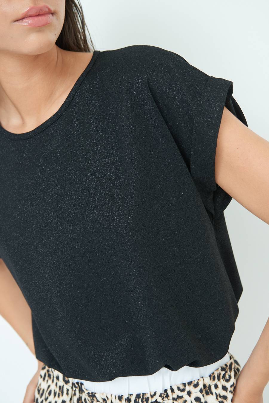 Kikisix T-SHIRT OVER CON RISVOLTO LUREX NERO Vendita Calda