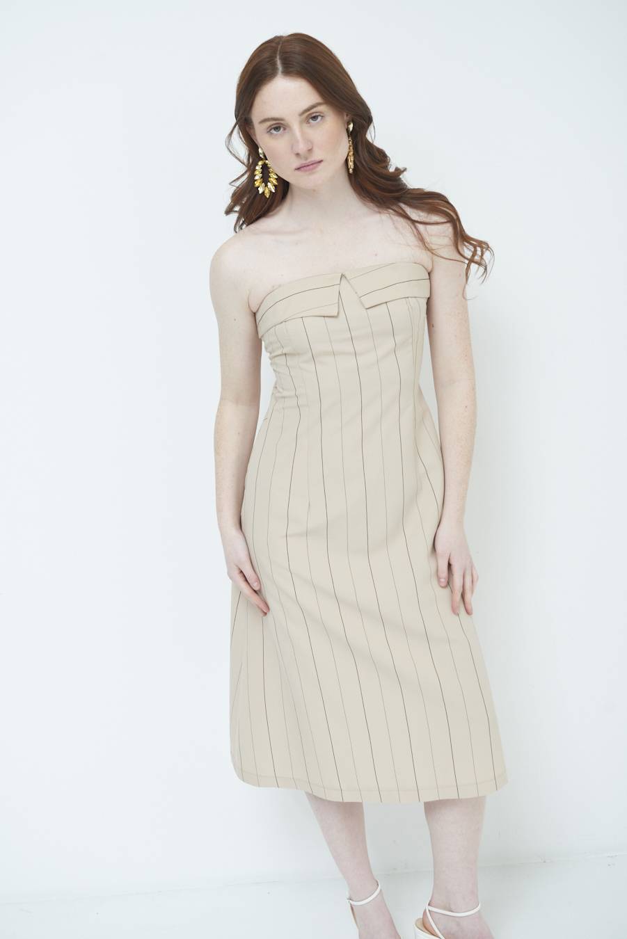 Kikisix ABITO CON RISVOLTO SENO BEIGE Vendite Flash