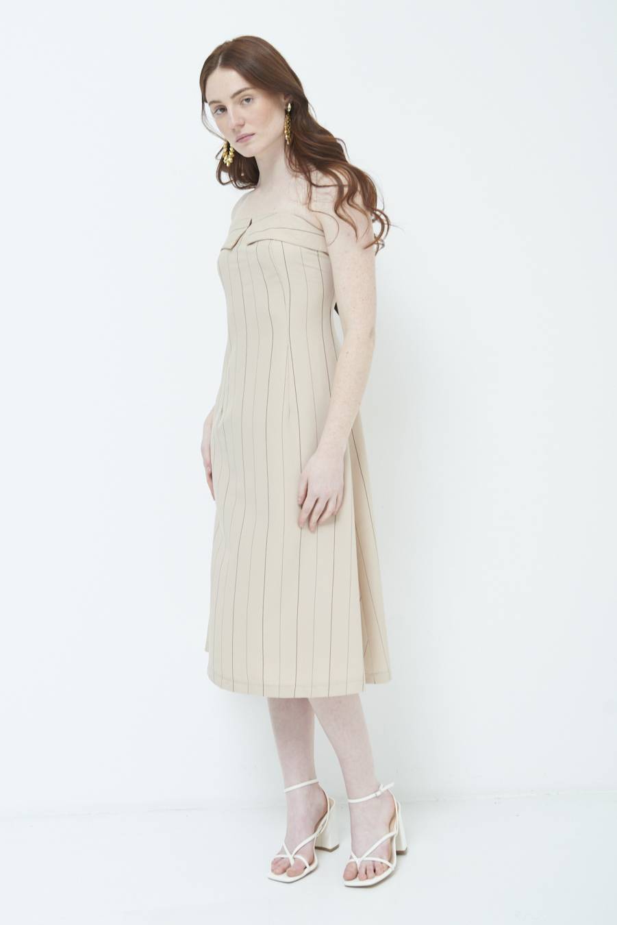 Kikisix ABITO CON RISVOLTO SENO BEIGE Vendite Flash
