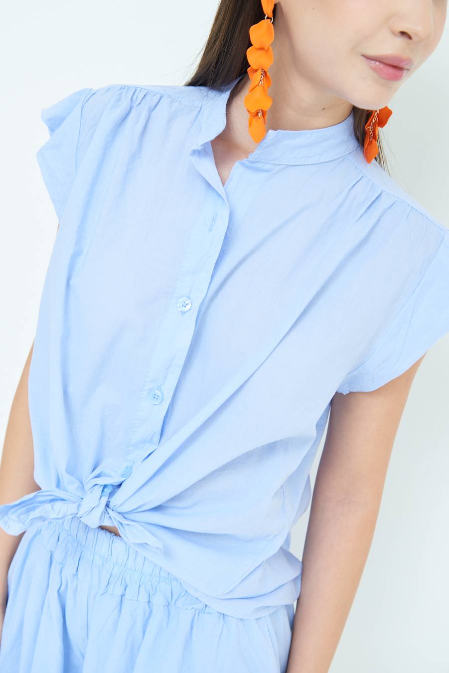 Kikisix CAMICIA SMANICATA CON NODO AZZURRO Prezzo Ridotto
