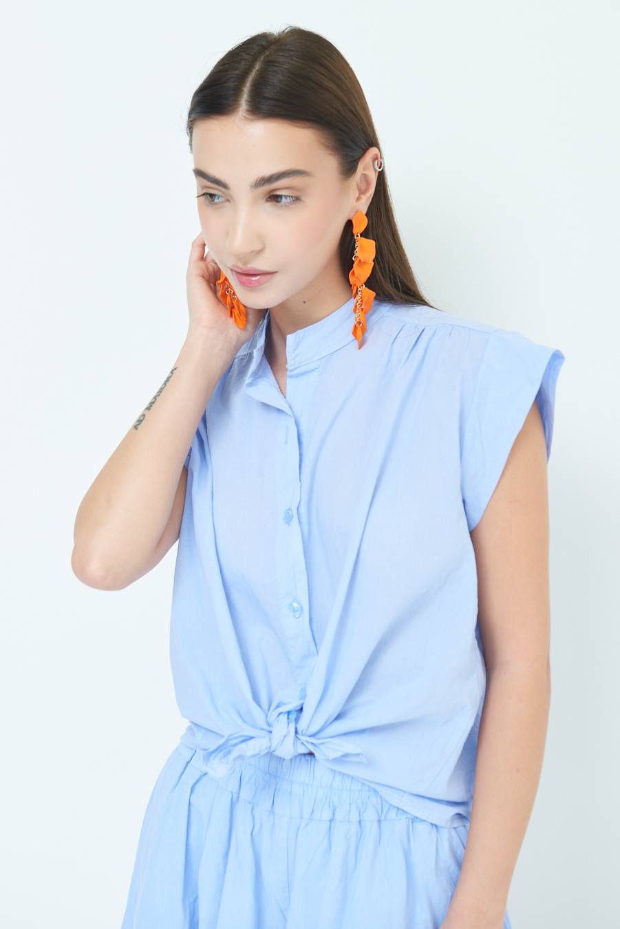 Kikisix CAMICIA SMANICATA CON NODO AZZURRO Prezzo Ridotto