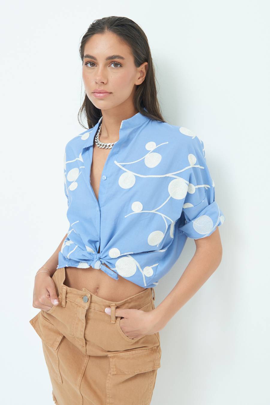 Kikisix CAMICIA NODO RICAMO CERCHIO CELESTE Sconto