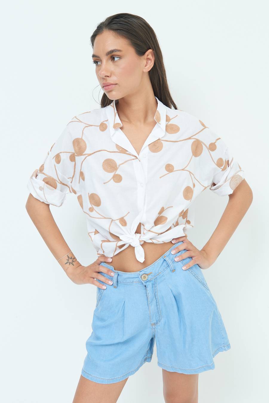 Kikisix CAMICIA NODO RICAMO CERCHIO BIANCO Offerta