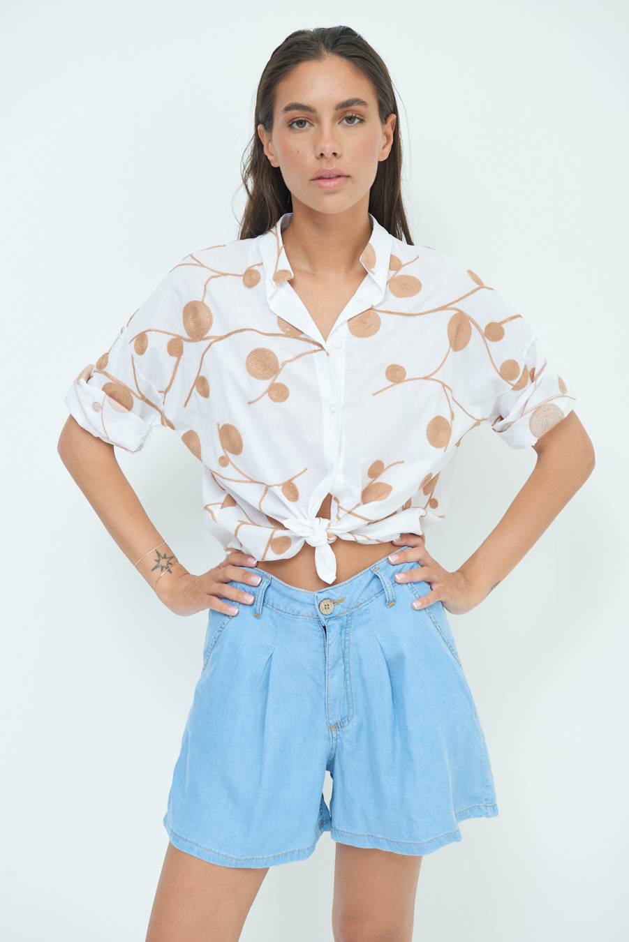 Kikisix CAMICIA NODO RICAMO CERCHIO BIANCO Offerta