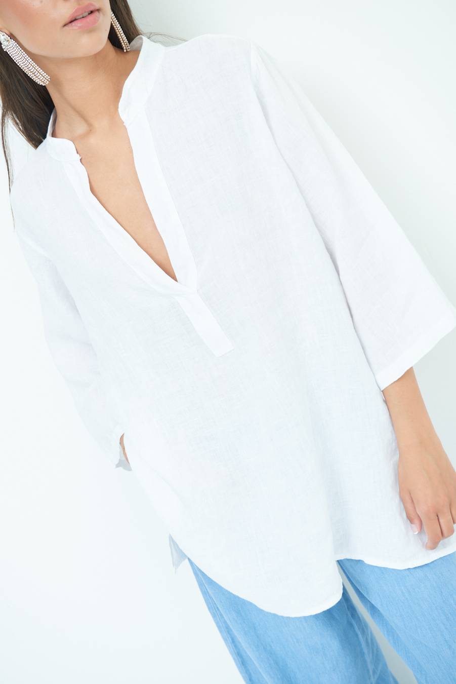 Kikisix CAMICIA COLLO COREANA OVERSIZE CON SPACCHI BIANCO Economico