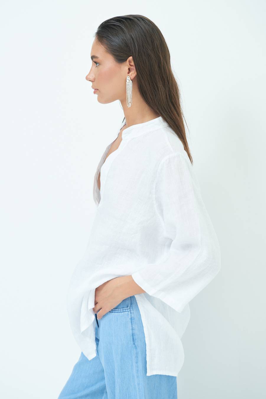 Kikisix CAMICIA COLLO COREANA OVERSIZE CON SPACCHI BIANCO Economico