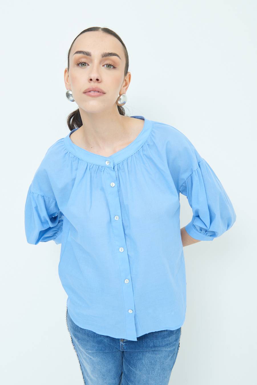 Kikisix CAMICIA SCOLLO INCRESPATO COTONE CELESTE Fino al 55% di sconto