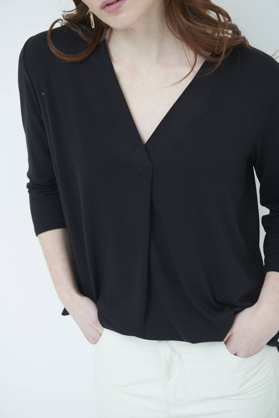 Kikisix MAGLIA V PIEG. DAVANTI NERO Outlet