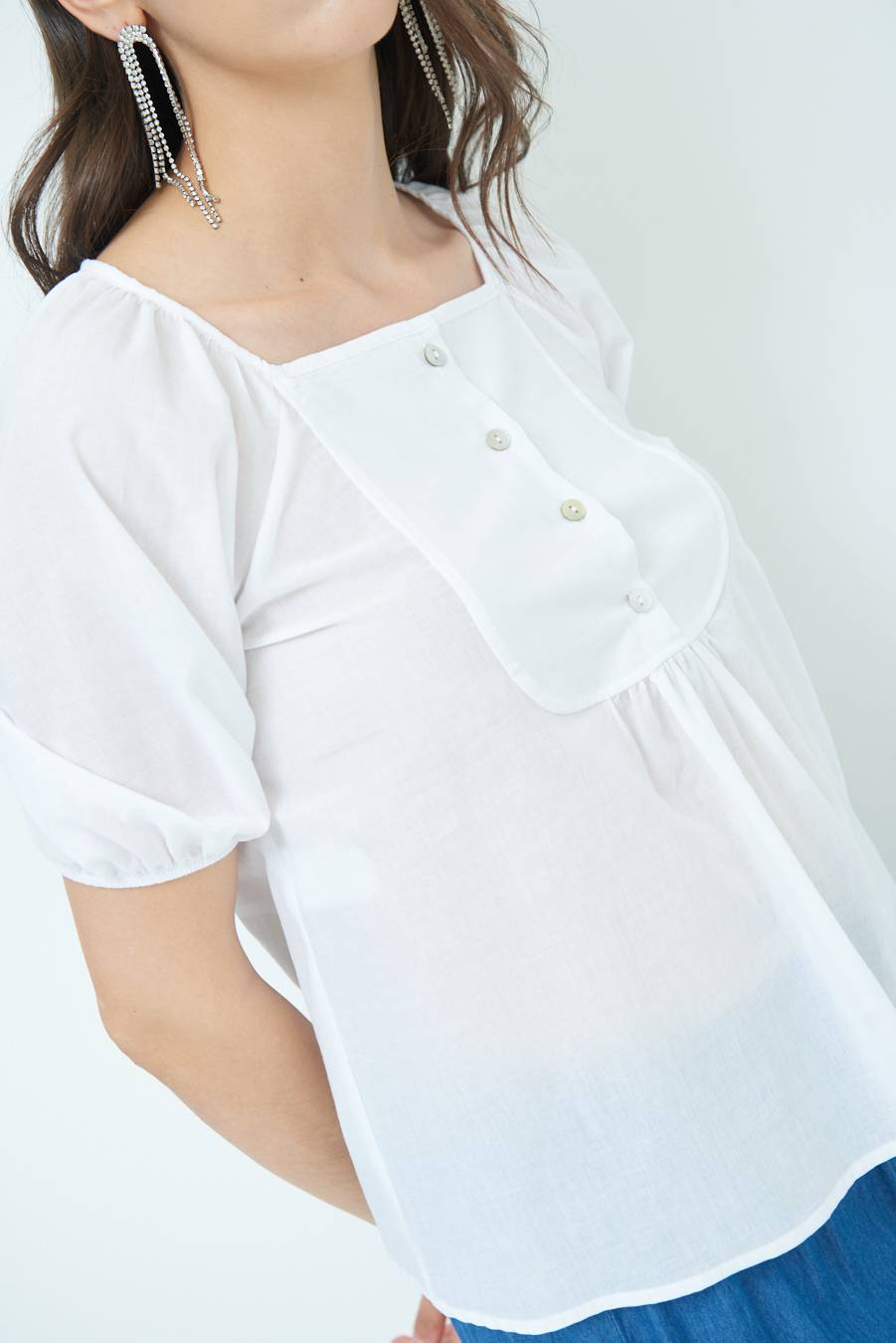 Kikisix CAMICIA CON BOTTONCINI DAV. COTONE BIANCO Offerte