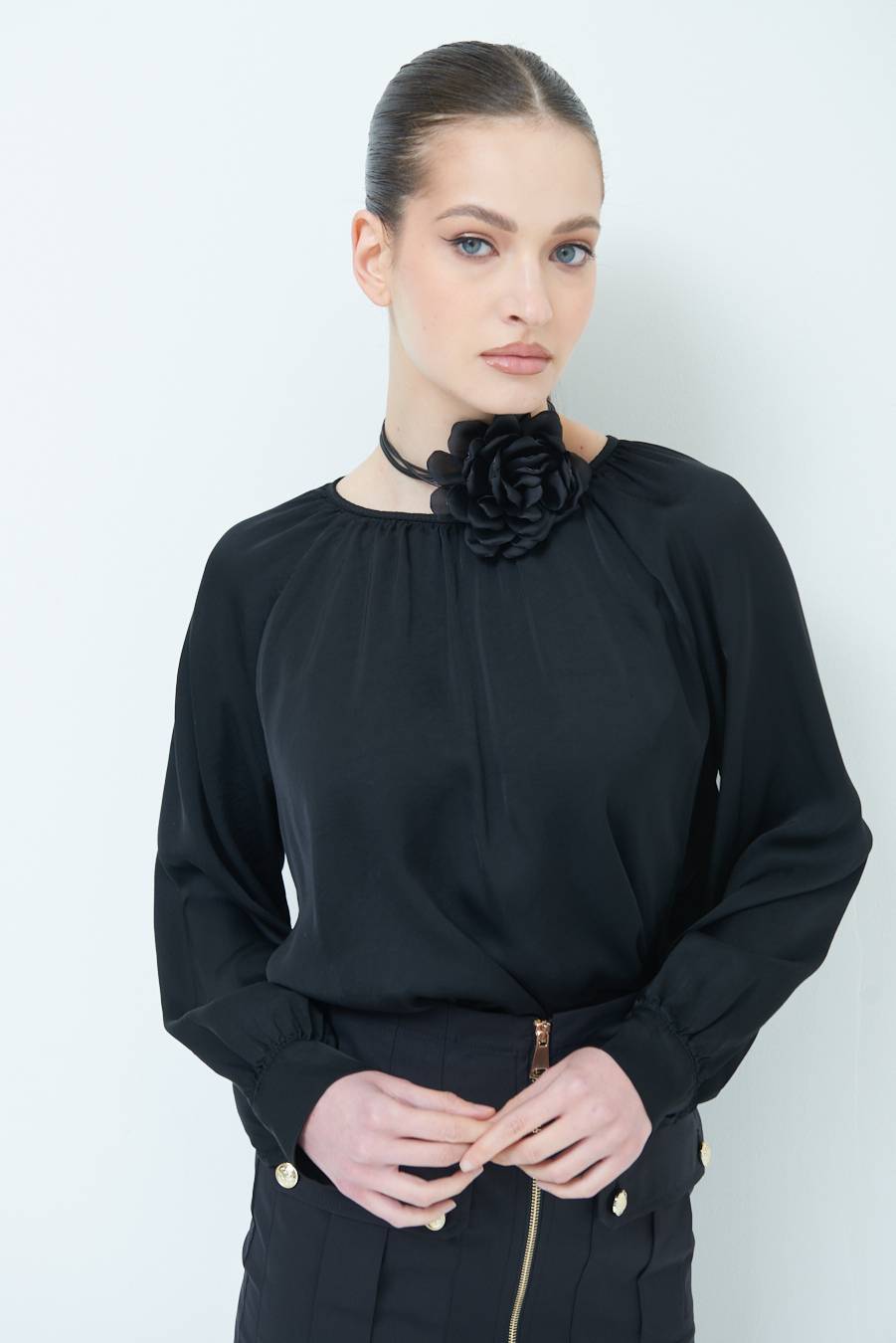 Kikisix CASACCA RASO VISCOSA INCRESPATA COLLO NERO Nuova