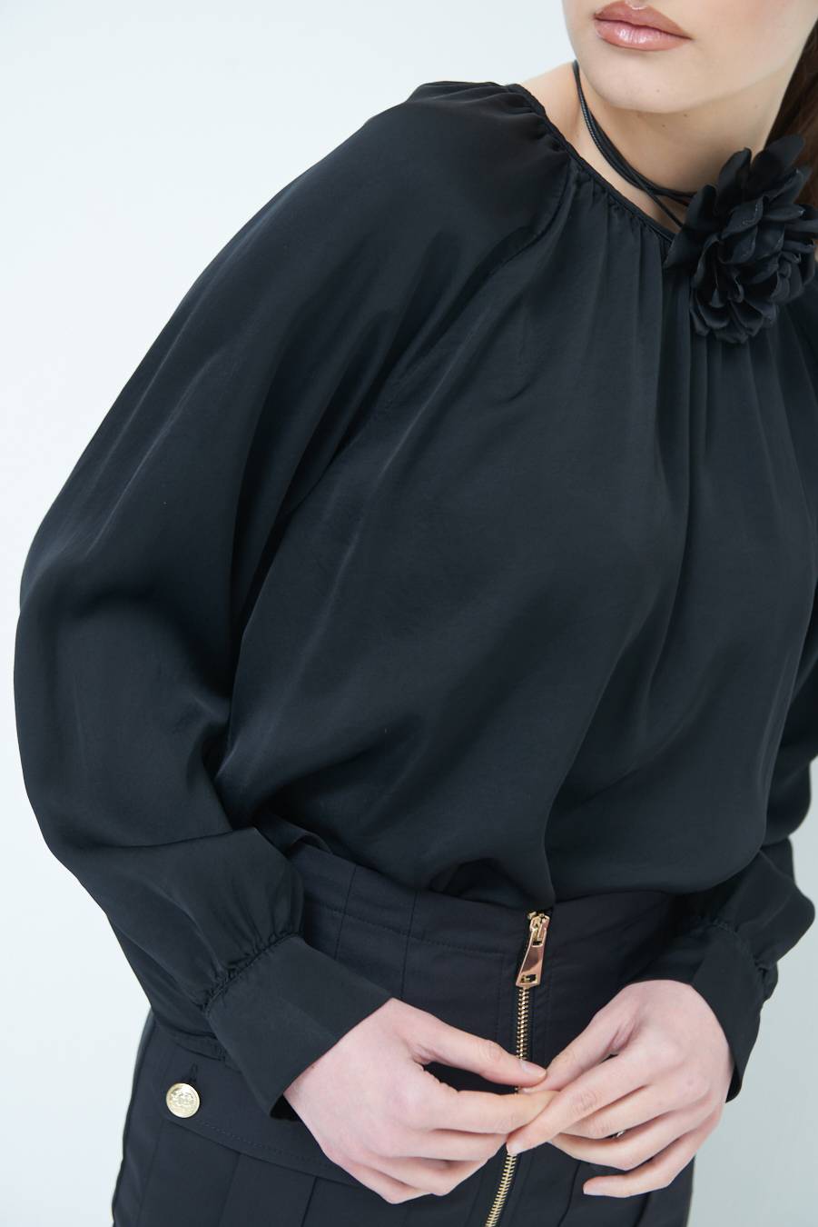 Kikisix CASACCA RASO VISCOSA INCRESPATA COLLO NERO Nuova