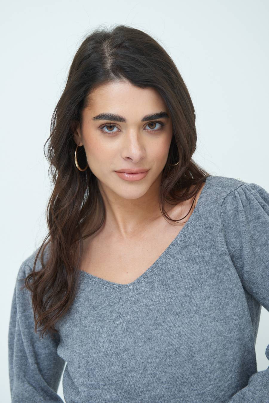 Kikisix MAGLIA SCOLLO V CON MANICA INCRESPATA GRIGIO Nuova