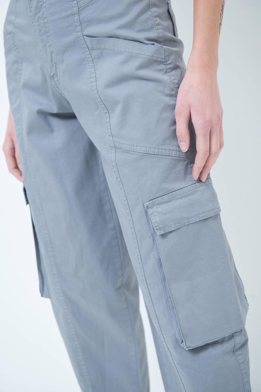 Kikisix PANTALONE TASCONI GRIGIO 50% di sconto per tempo limitato