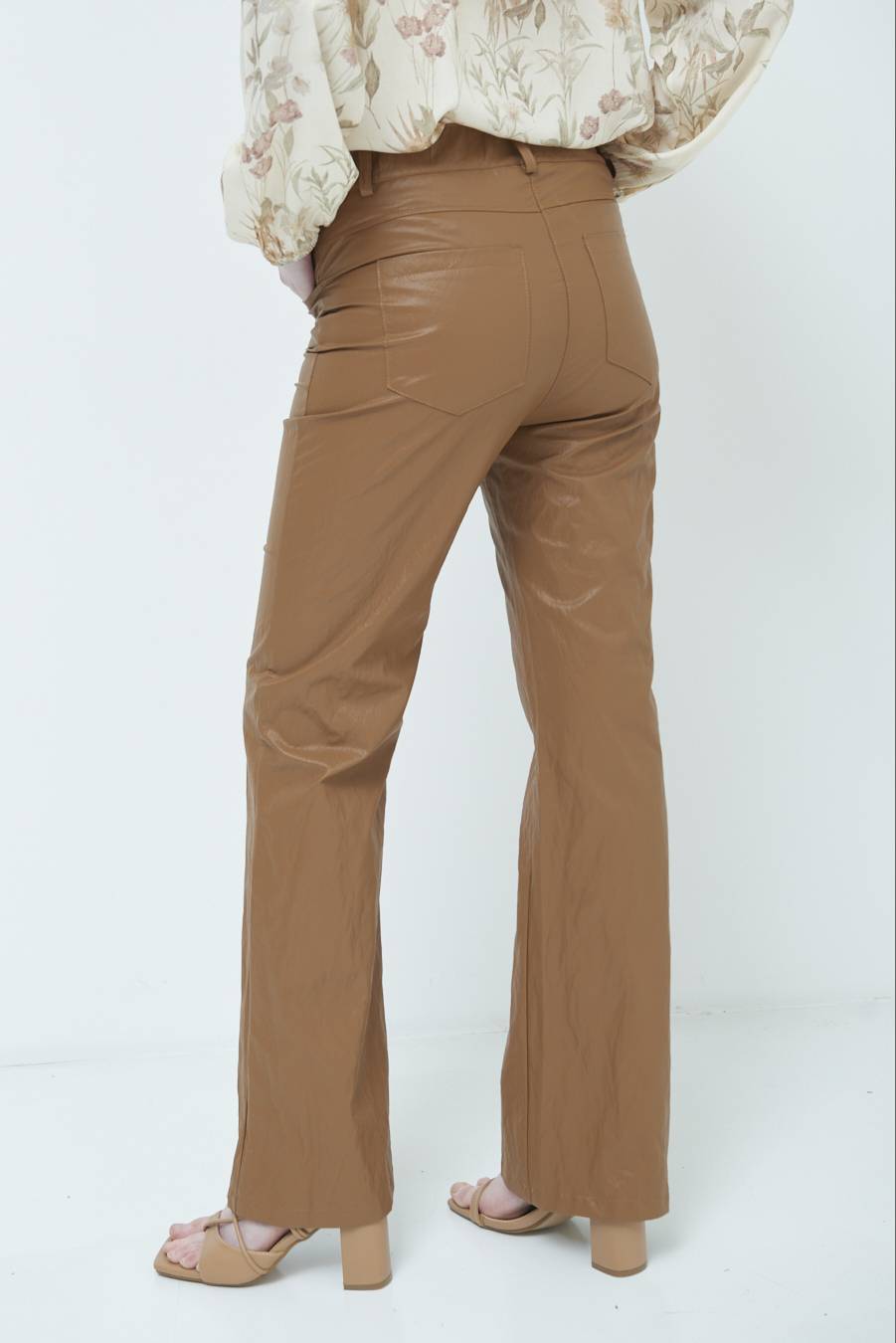 Kikisix PANTALONE ECOPELLE STROPICCIATA BEIGE Consegna Veloce
