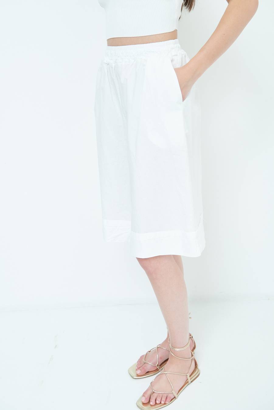 Kikisix PANTALONE CROP CON RISVOLTO BURRO Promozione Limitata
