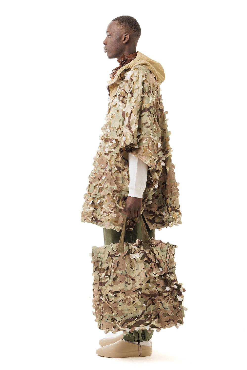 Lc23 Laserated Nylon Camo Beige Cape Coat Presa
