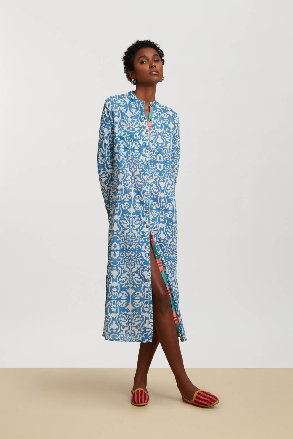 Lisa Corti kurta lunga aperta damask design white blue