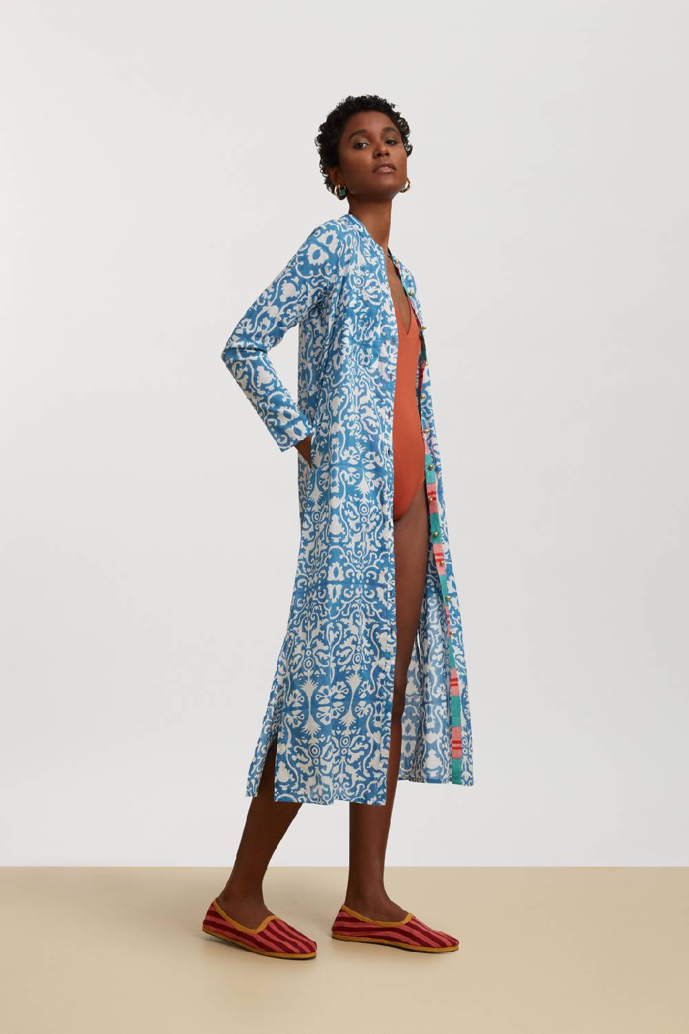 Lisa Corti kurta lunga aperta damask design white blue Vendita Calda