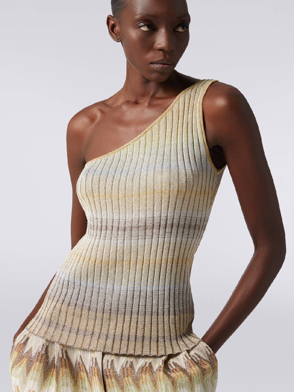 M Missoni Top monospalla in viscosa lamé a costine Economico