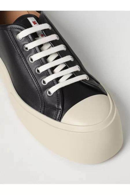 MARNI Scarpe Sneakers MARNI Modello PABLO con stringhe, confortevole e alla moda. Perfetto per un look casual o sportivo. Prodotto di alta qualità by MARNI. Acquista ora e completa il tuo outfit! Codice prodotto: SNZU002002P272 Consegna Veloce