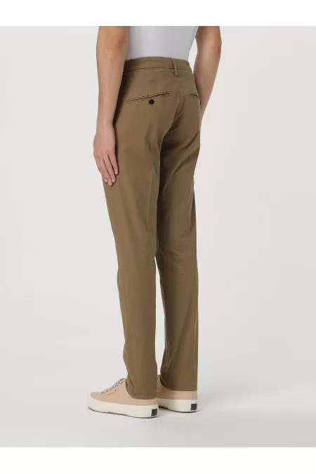 DONDUP Pantaloni di alta qualità da DONDUP Scopri i pantaloni di alta qualità di DONDUP, marchio conosciuto per il suo stile unico e la sua attenzione ai dettagli. Vestibilità perfetta e materiali pregiati Promozione