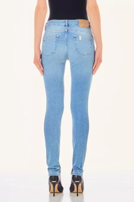 LIU JO BLUE DENIM Jeans da donna LIU JO BLUE DENIM Marca LIU JO BLUE DENIM con qualità premium e design trendy Prezzo Ridotto