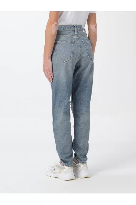 CALVIN KLEIN Jeans delle donne di Calvin Klein Il marchio di moda Calvin Klein presenta i jeans femminili dal design elegante e di alta qualità. Perfetti per ogni occasione Promozione Limitata