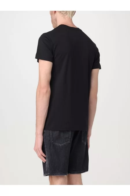 VERSACE Descrizione Maglietta Uomo Versace T-shirt Uomo Versace Maglietta di alta qualità con design elegante di Versace. Realizzata con tessuti premium per comfort e stile elevato. Per l\'uomo moderno che cerca un look distint Qualità Garantita