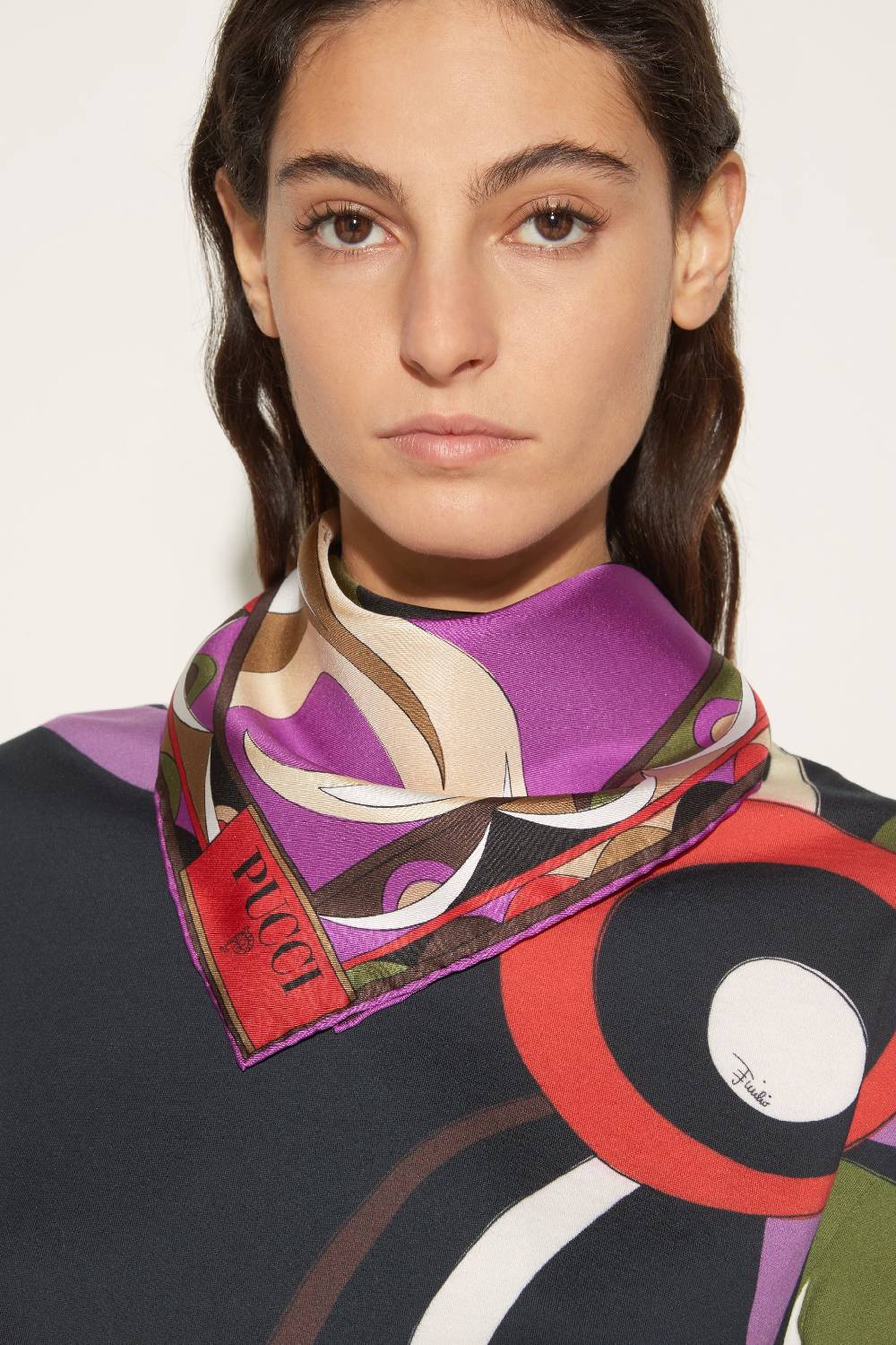 Pucci Carré piccolo in seta con stampa Cigni Offerta speciale della fabbrica