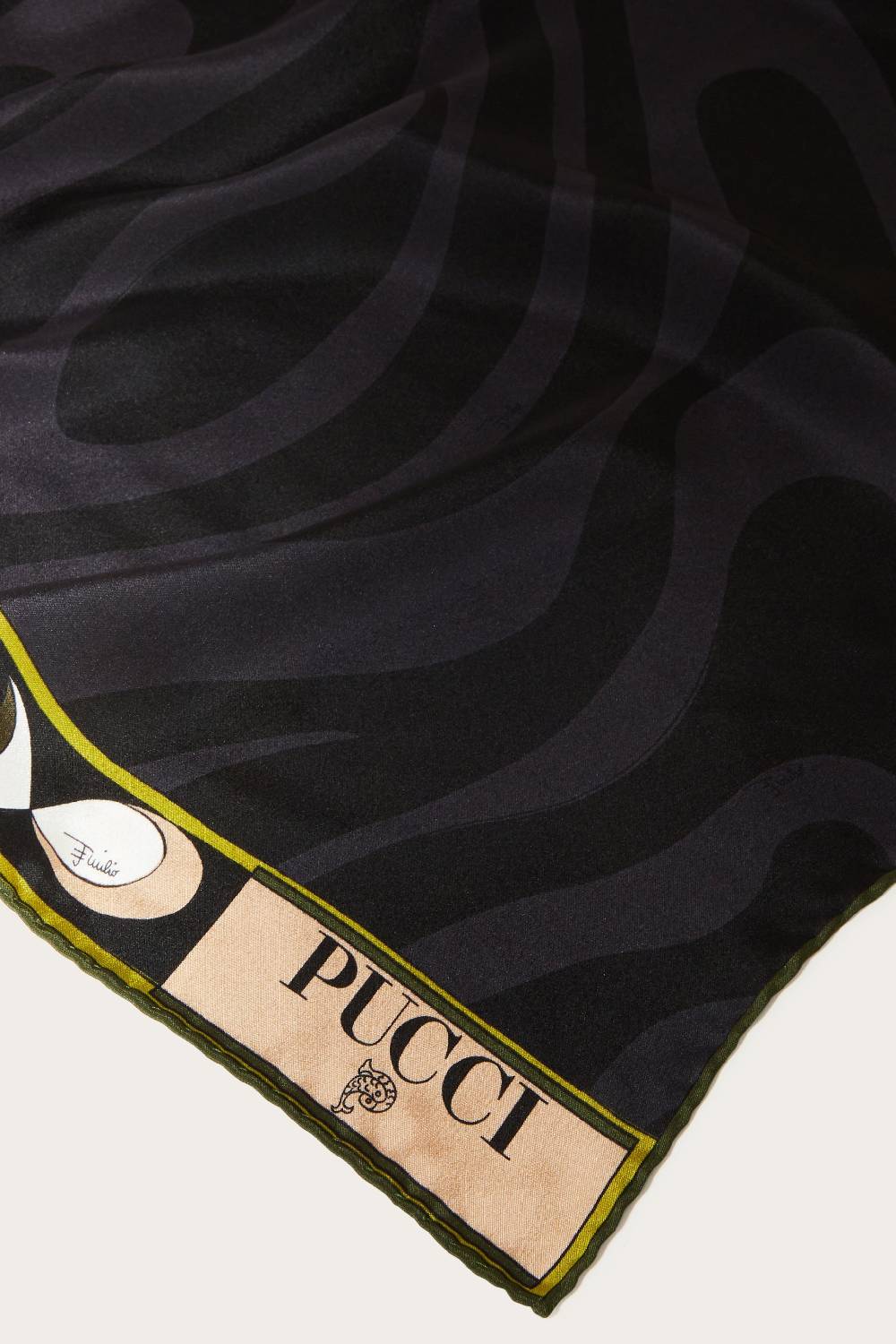 Pucci Hijab in seta con stampe Marmo e Pesci Promozione temporanea