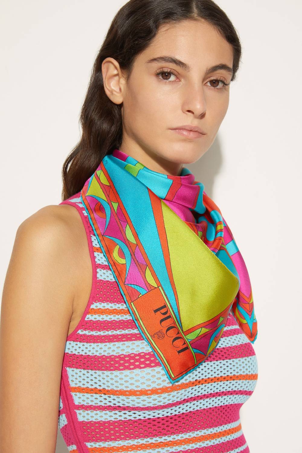 Pucci Carré grande in seta con stampa Cigni Only for today