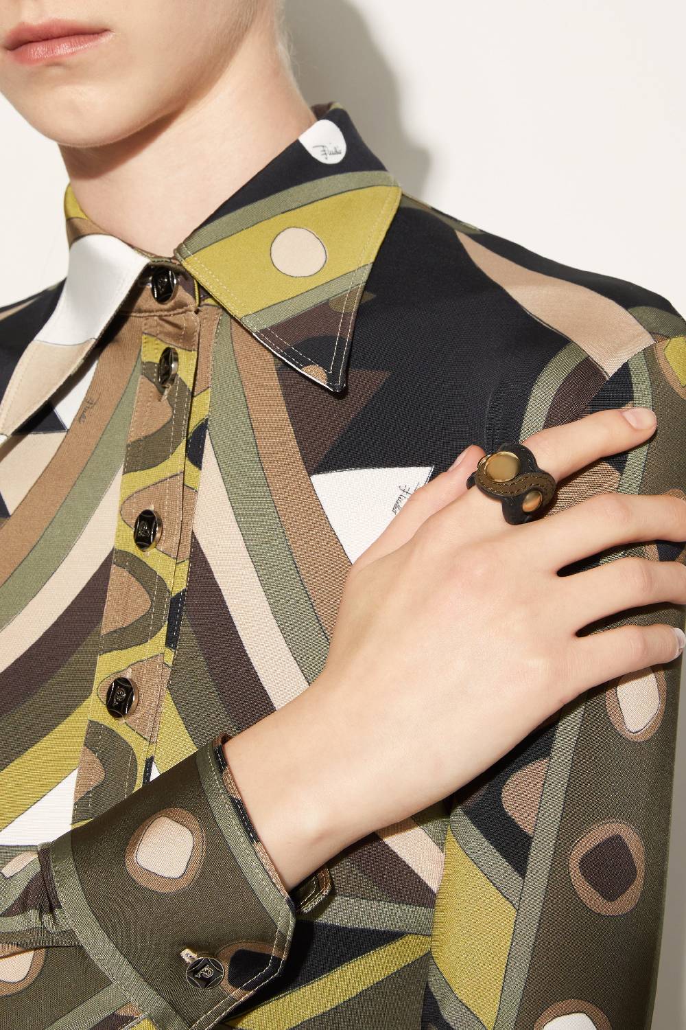 Pucci Anello Onde chunky in pelle scamosciata Acquista Ora